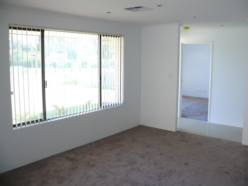 19 Charnley Bend, Success WA 6164