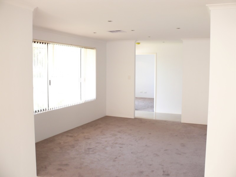 19 Charnley Bend, Success WA 6164