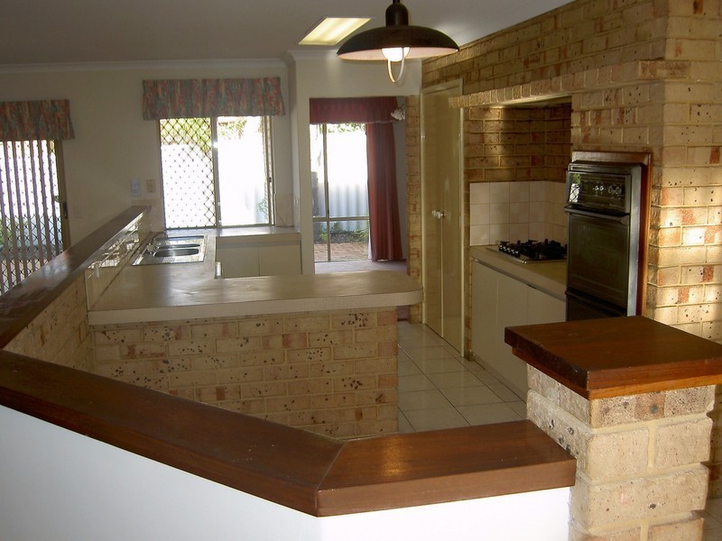 17 Mapstone Gardens Room A, Murdoch WA 6150