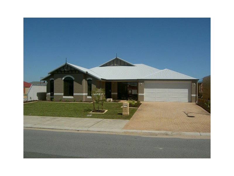 4 Aurora Drive, Atwell WA 6164