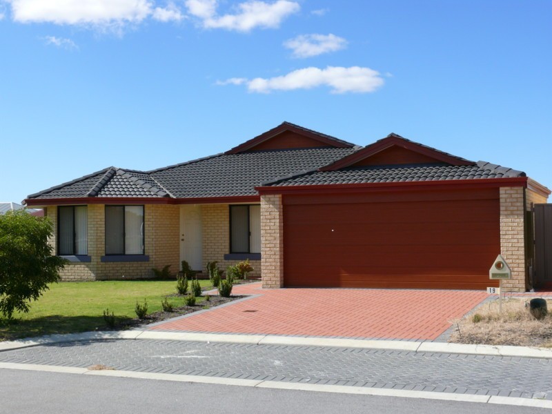 19 Charnley Bend, Success WA 6164