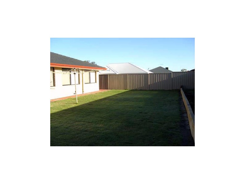 19 Charnley Bend, Success WA 6164