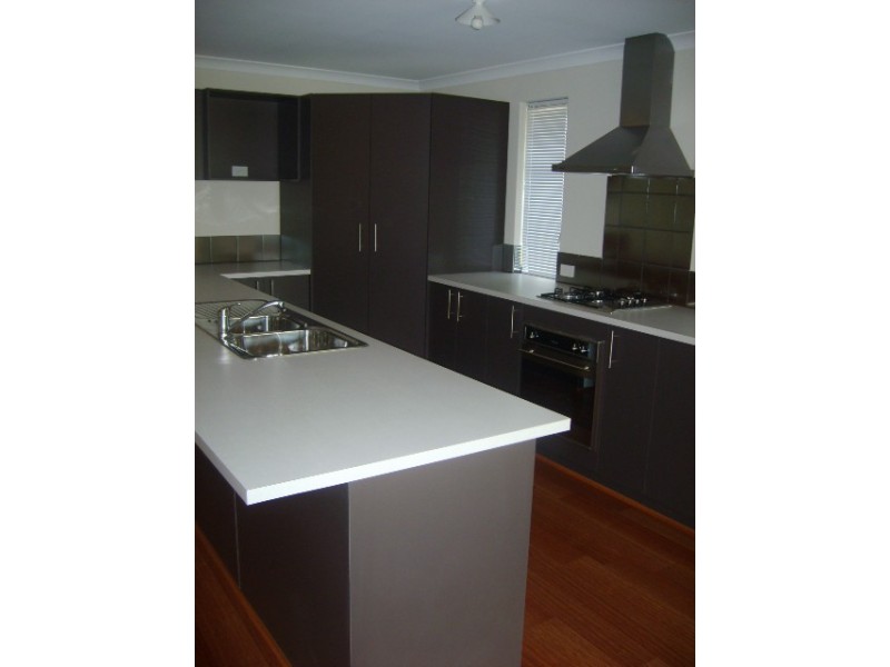 1 Dorsal Bend, Hammond Park WA 6164