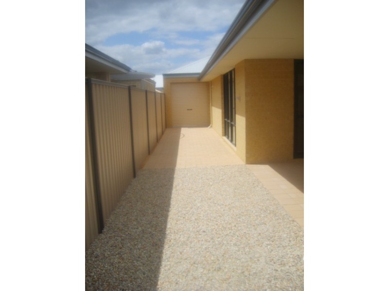 12 Camden Blvd, Aubin Grove WA 6164