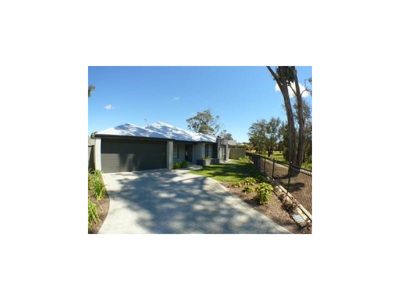 9 Shanklin crt, Atwell WA 6164