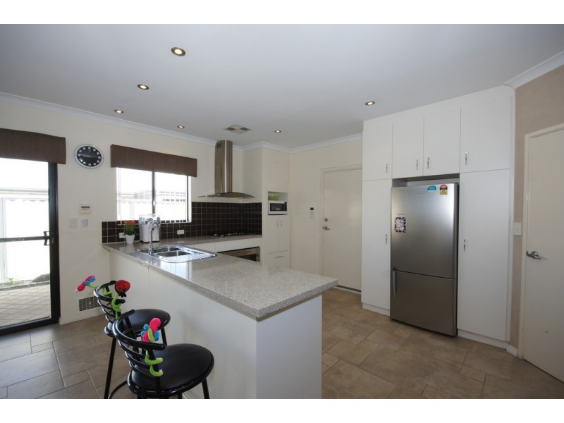 6 Monticola Gdns, Aubin Grove WA 6164