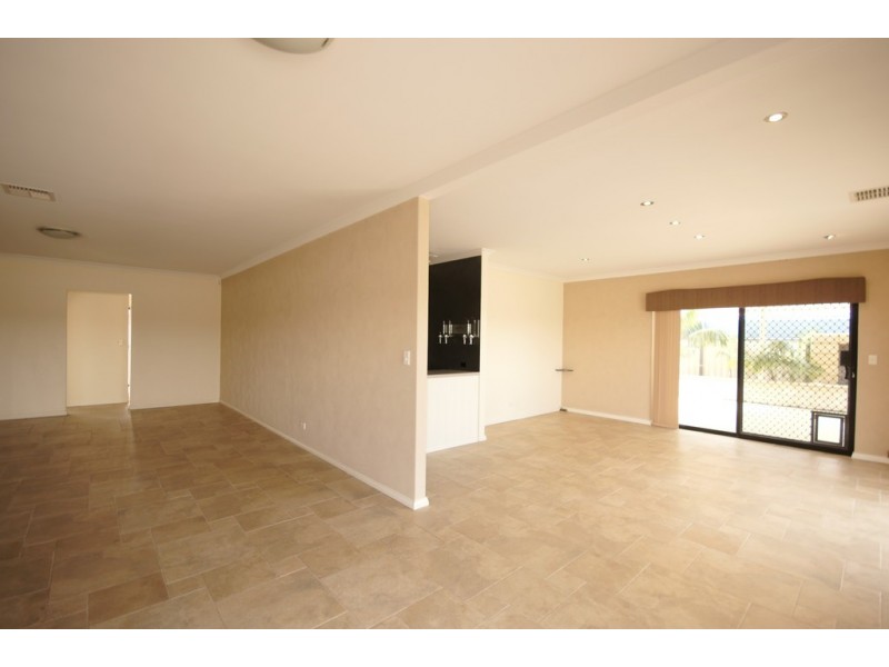 6 Monticola Gdns, Aubin Grove WA 6164