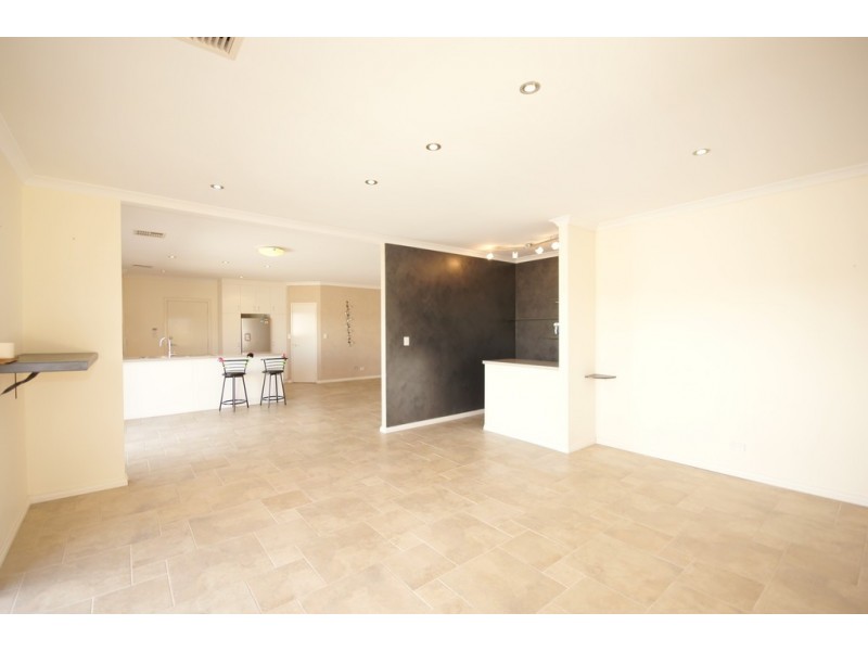 6 Monticola Gdns, Aubin Grove WA 6164