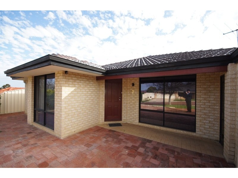 7 Breaden Pass, Success WA 6164