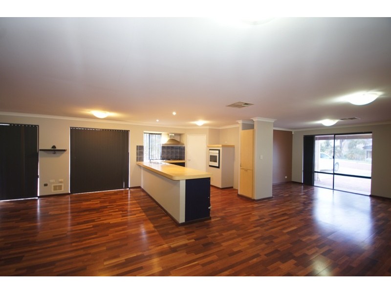 7 Breaden Pass, Success WA 6164