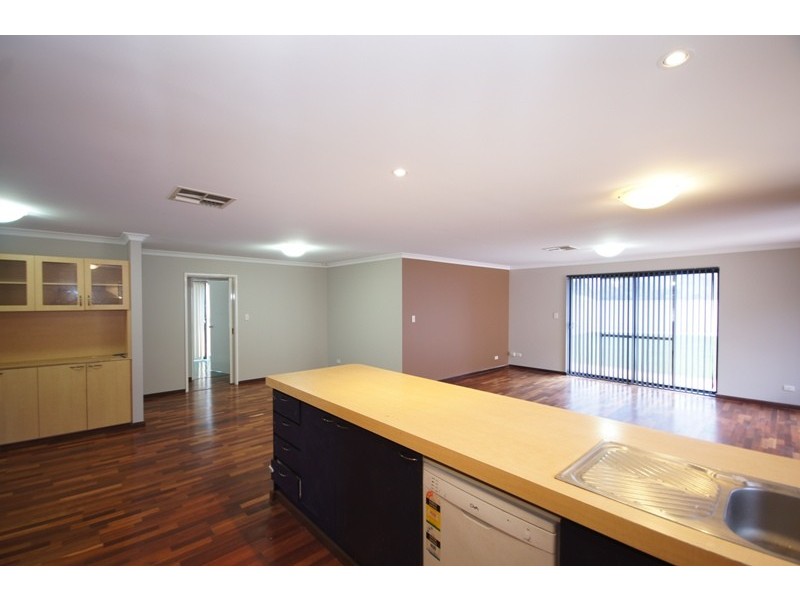 7 Breaden Pass, Success WA 6164