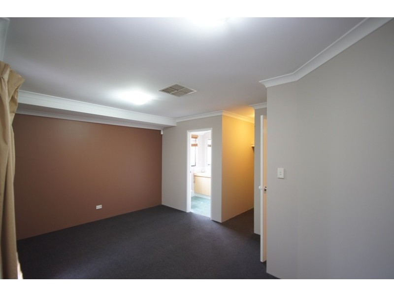 7 Breaden Pass, Success WA 6164