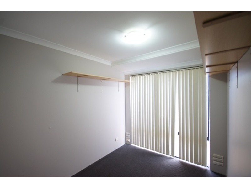 7 Breaden Pass, Success WA 6164
