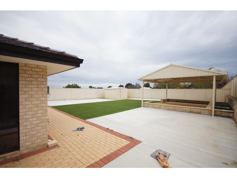 7 Breaden Pass, Success WA 6164