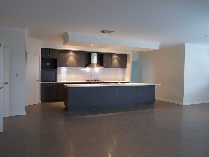 13 Bremer Way, Success WA 6164