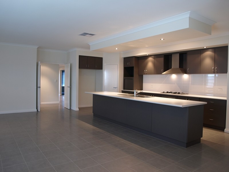 13 Bremer Way, Success WA 6164