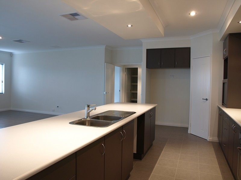 13 Bremer Way, Success WA 6164