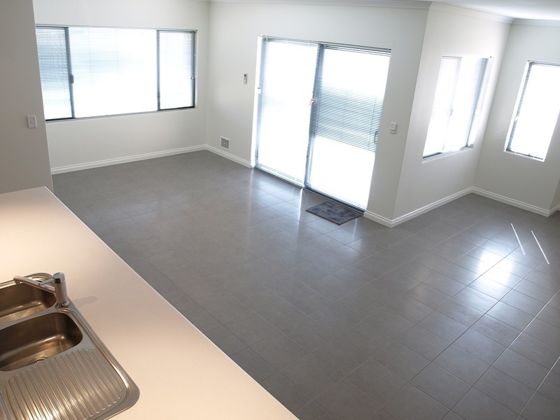 13 Bremer Way, Success WA 6164