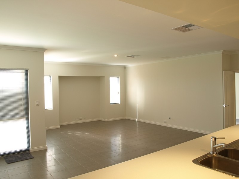 13 Bremer Way, Success WA 6164