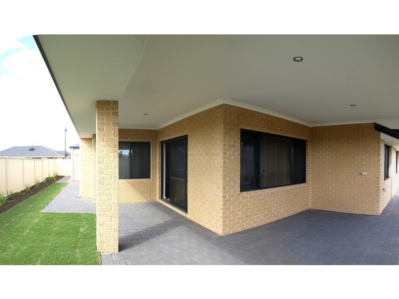 13 Bremer Way, Success WA 6164