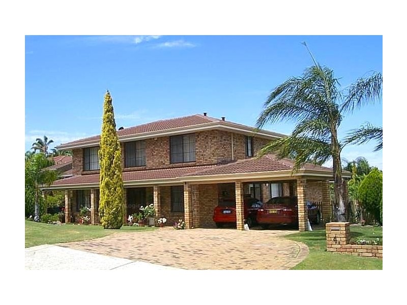 4 PEAK COURT, Leeming WA 6149