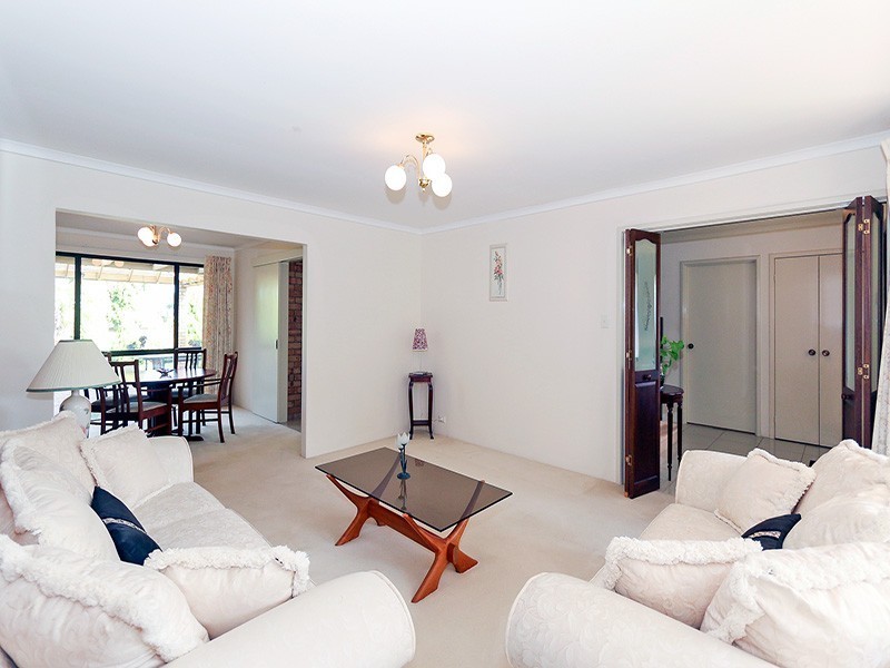 4 PEAK COURT, Leeming WA 6149