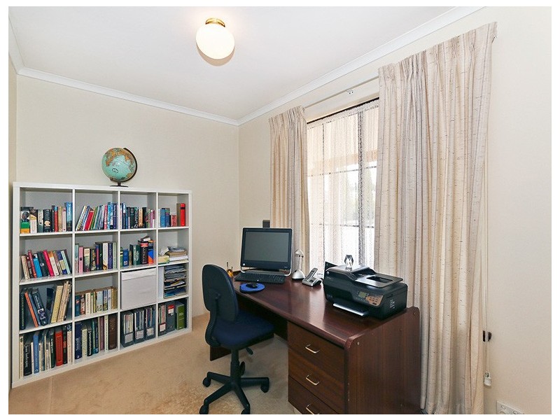 4 PEAK COURT, Leeming WA 6149