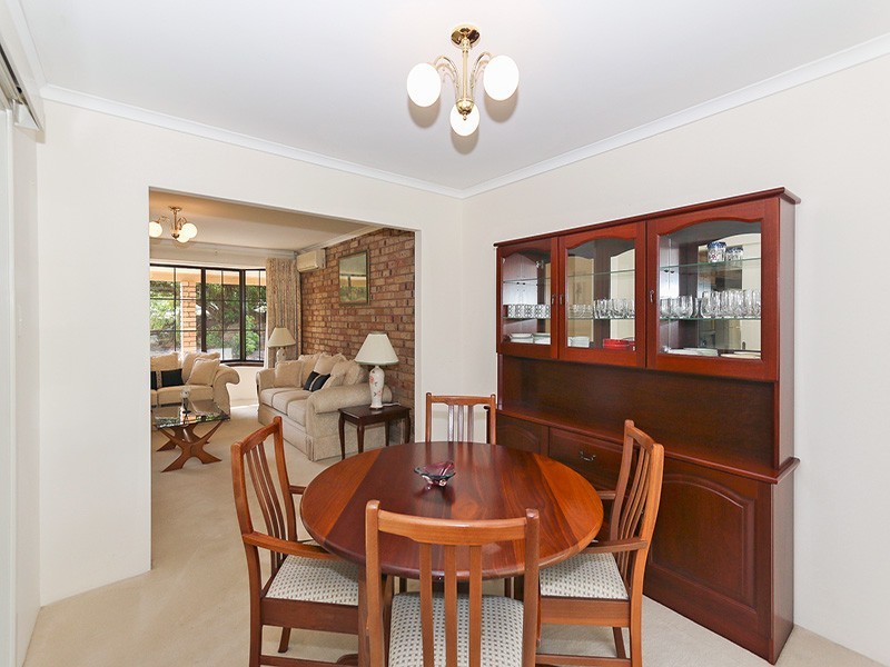 4 PEAK COURT, Leeming WA 6149