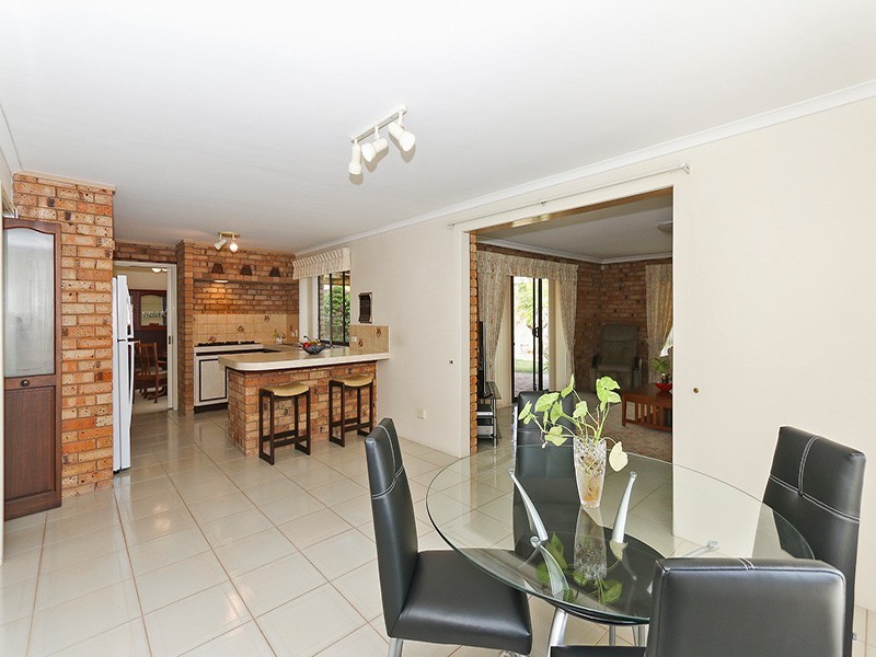 4 PEAK COURT, Leeming WA 6149