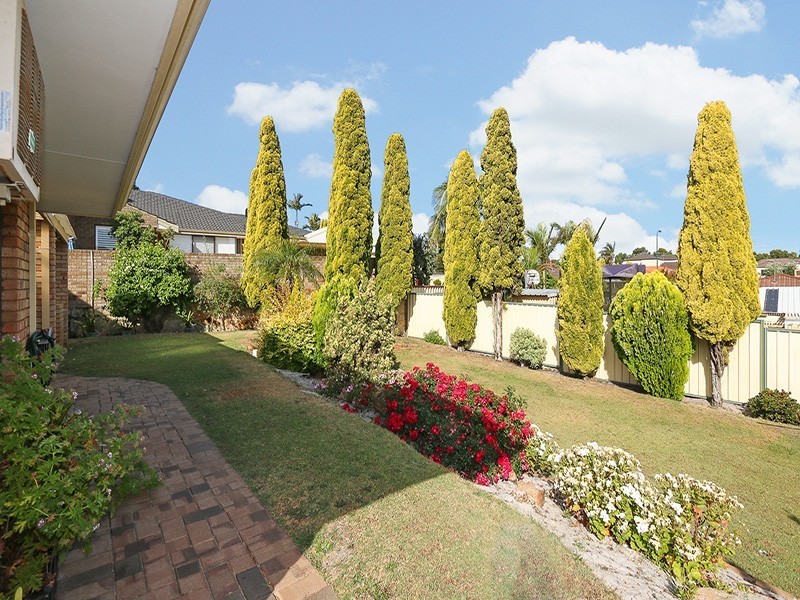 4 PEAK COURT, Leeming WA 6149