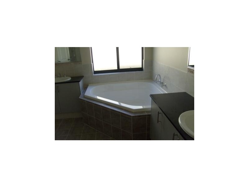 2 Trent Rise, Aubin Grove WA 6164