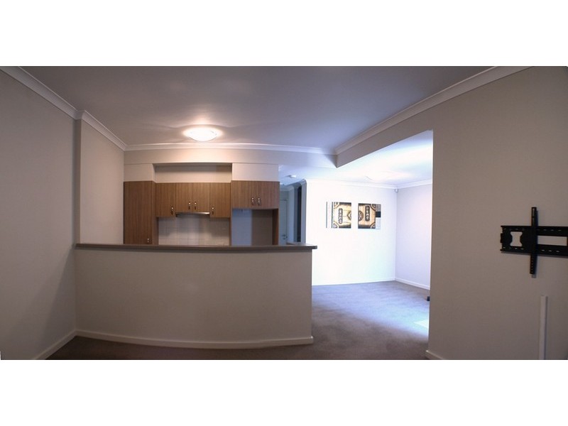 2/11 Pearson Drive, Success WA 6164