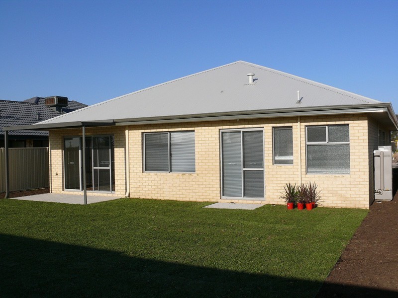 3 Dorsal Bend, Hammond Park WA 6164