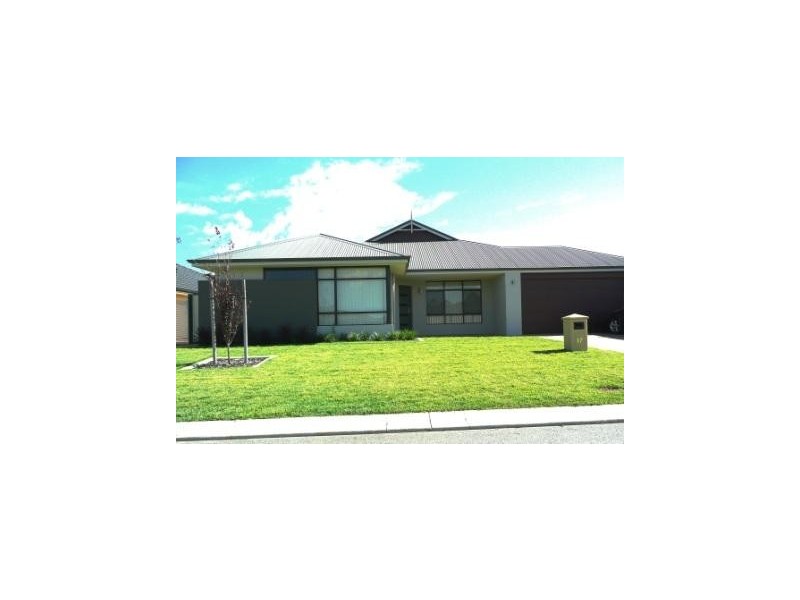 17 Beaumea Turn, Hammond Park WA 6164