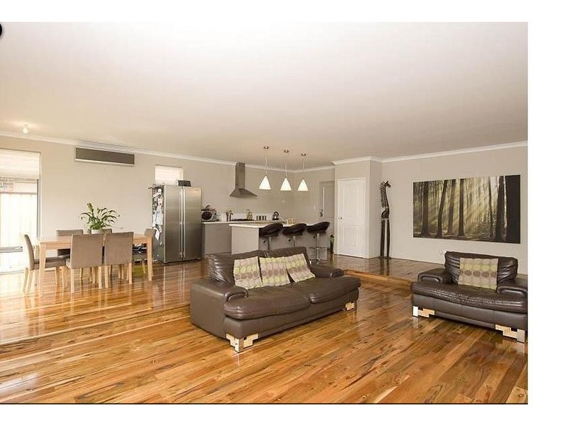 6 Suttor Dr, Success WA 6164