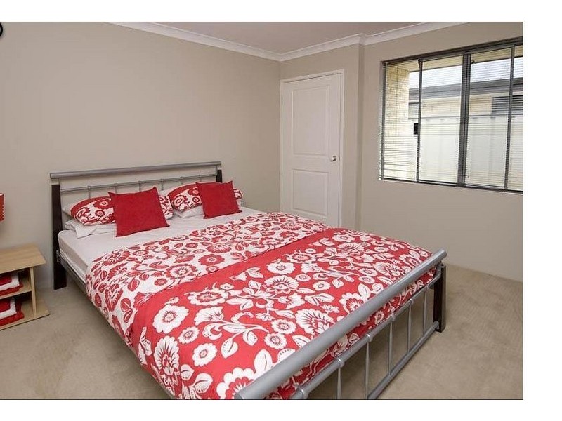 6 Suttor Dr, Success WA 6164