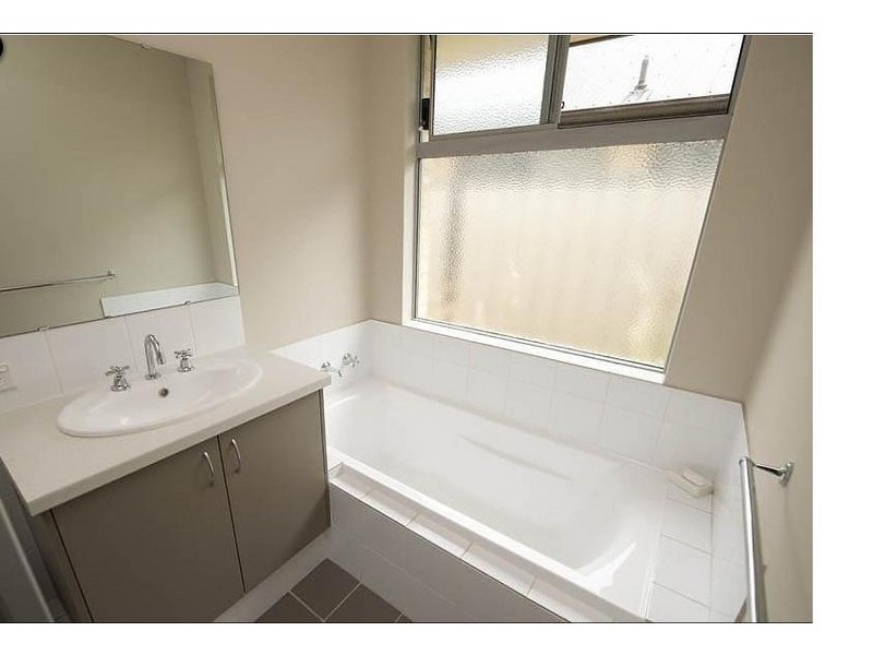 6 Suttor Dr, Success WA 6164