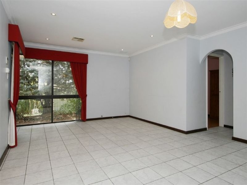 25 Hanrahan Loop, Kardinya WA 6163