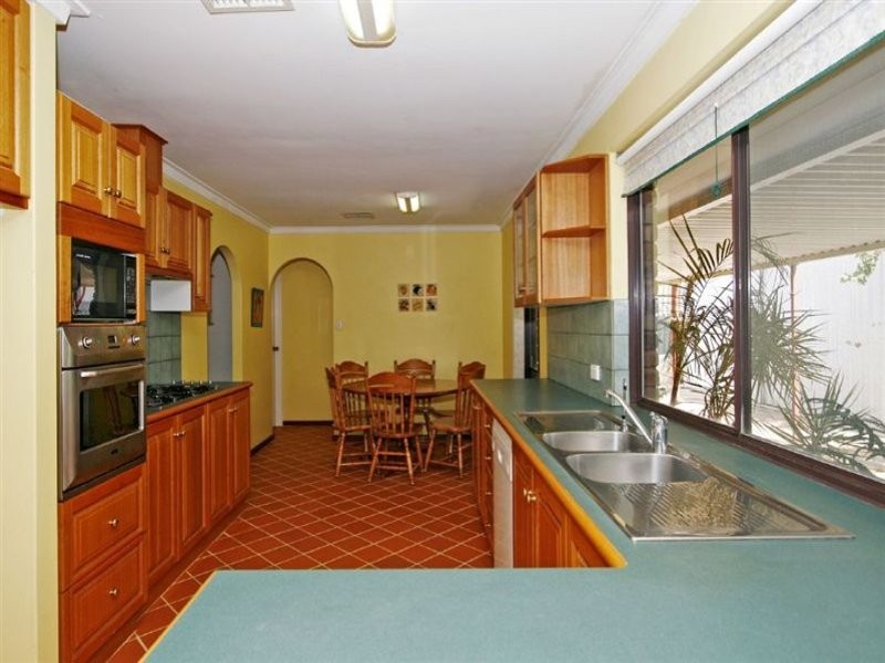 25 Hanrahan Loop, Kardinya WA 6163