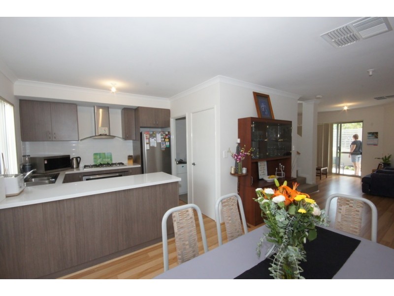 7/2 Pearson Drive, Success WA 6164