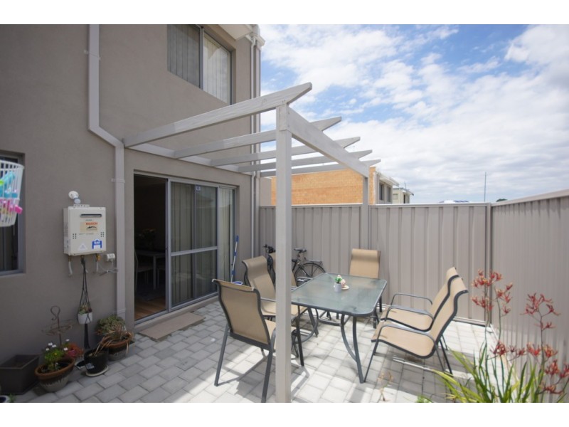 7/2 Pearson Drive, Success WA 6164