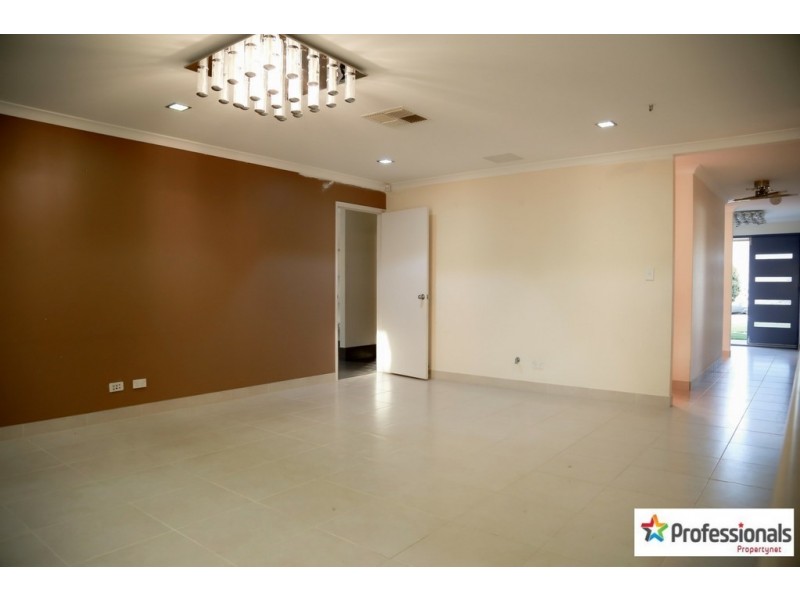 5 Mispickel Way, Wattle Grove WA 6107