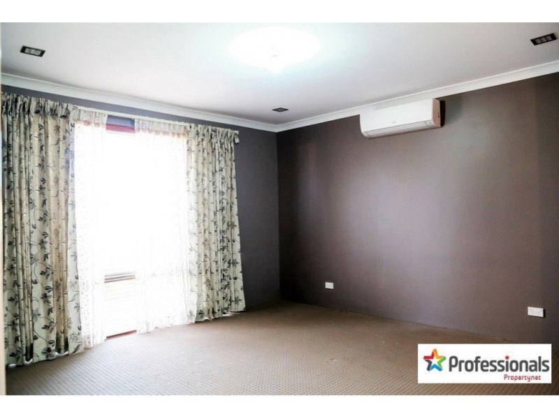 5 Mispickel Way, Wattle Grove WA 6107