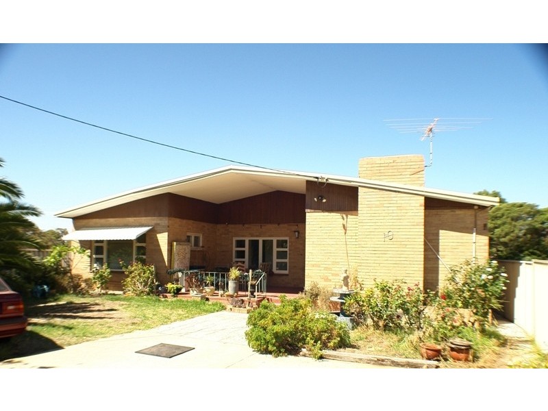 8 Redmond Road, Hamilton Hill WA 6163