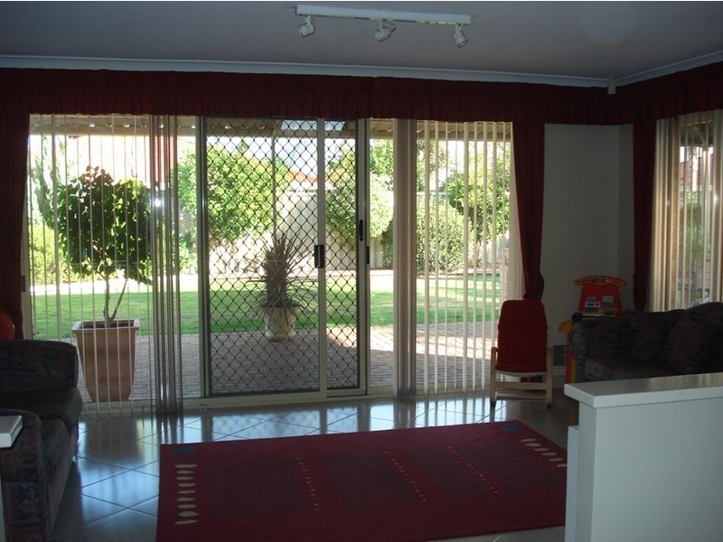 28 Carlhausen Close, Atwell WA 6164