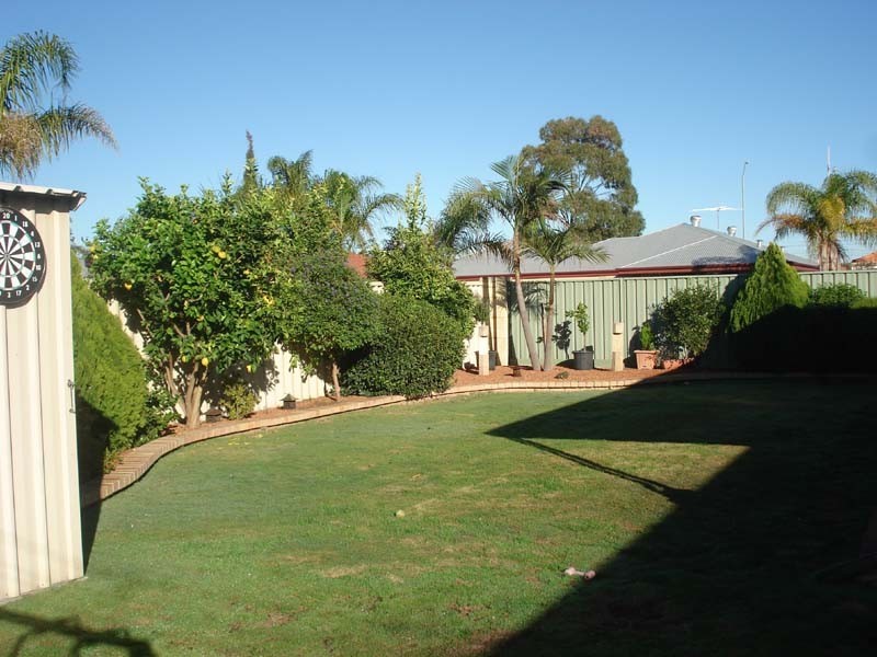 28 Carlhausen Close, Atwell WA 6164