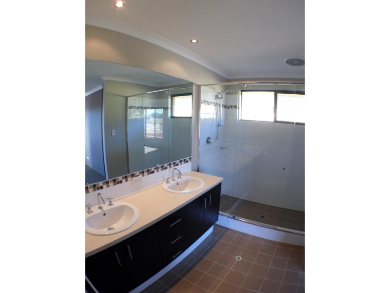 299 Tapper Road, Atwell WA 6164