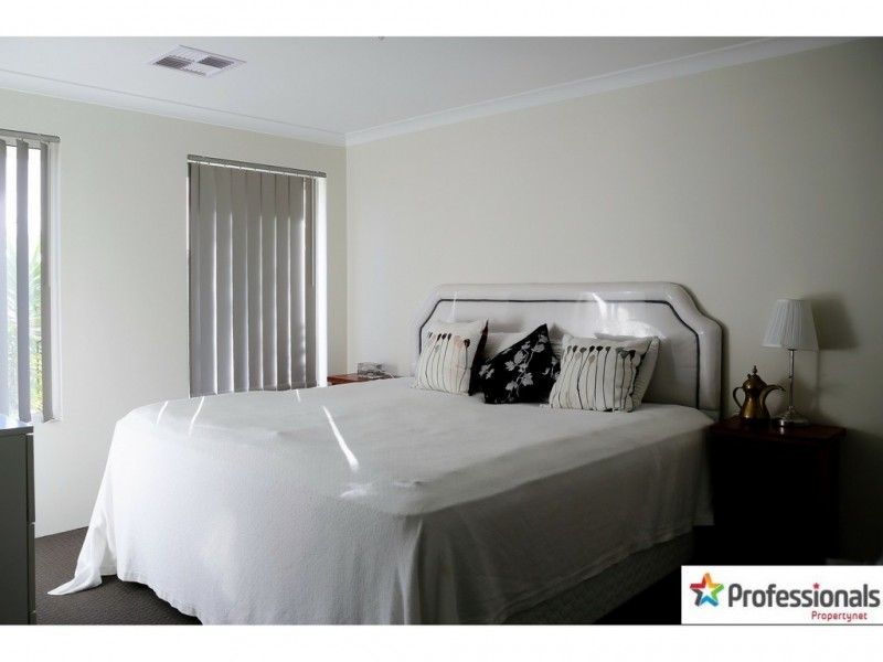 10 Hugel Lane, Hammond Park WA 6164