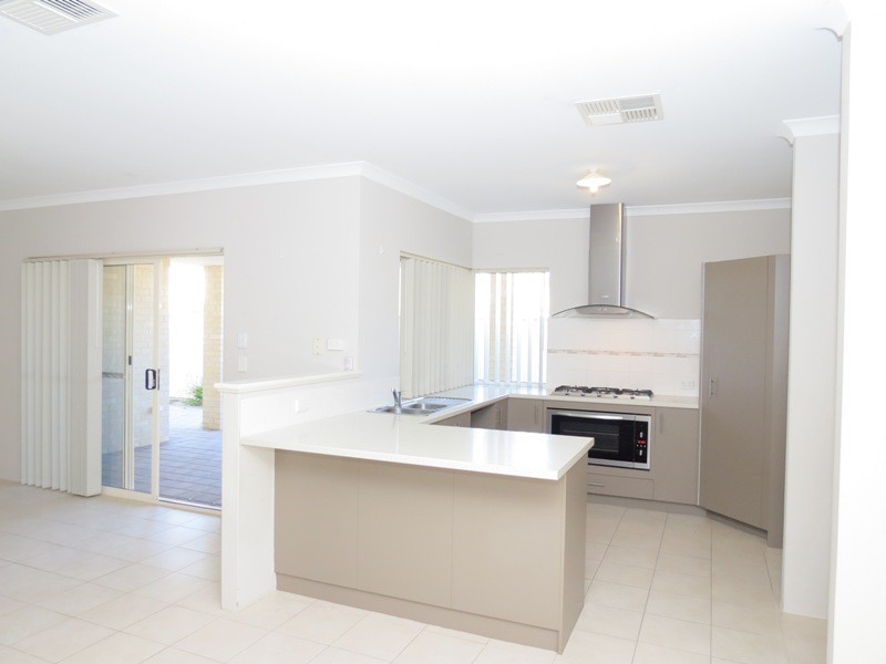 1 Mala Way, Success WA 6164