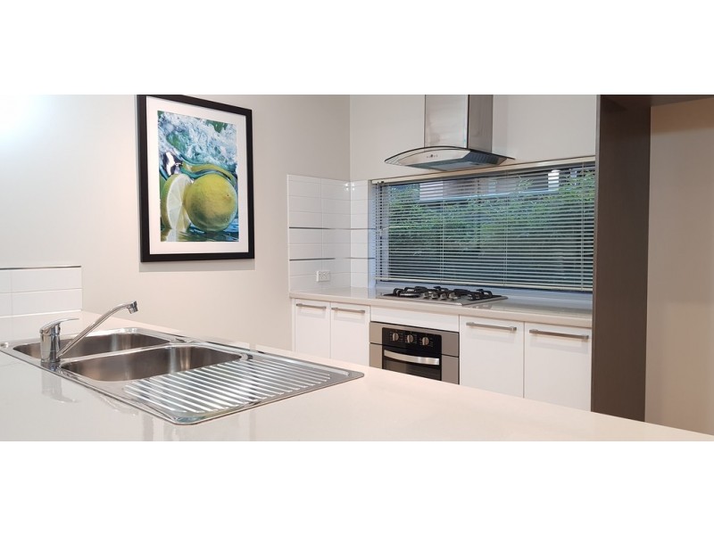 17 Monarch Way, Wattle Grove WA 6107